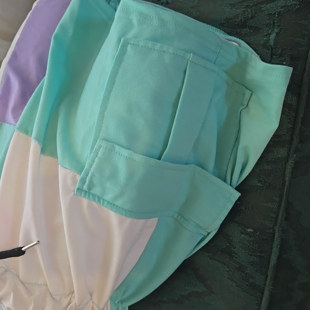 SHEIN 2 PC Matching Crop Top and Shorts Set - Picture 4 of 8